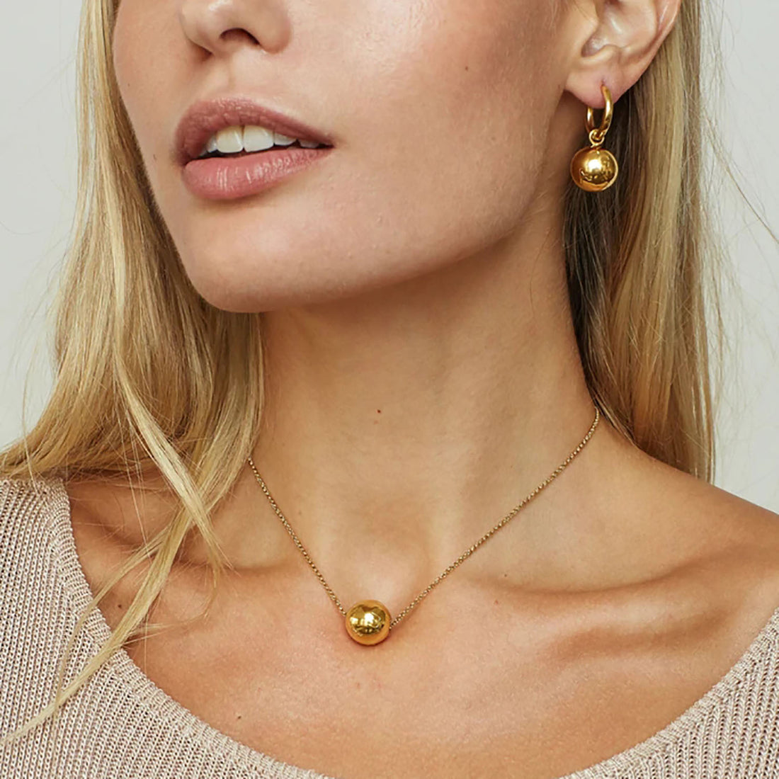 Kinley Gold Sphere Pendant Necklace [KE43N76Y]