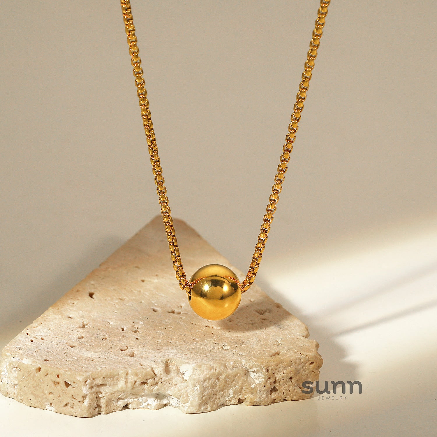 Kinley Gold Sphere Pendant Necklace [3S6TAIHM]