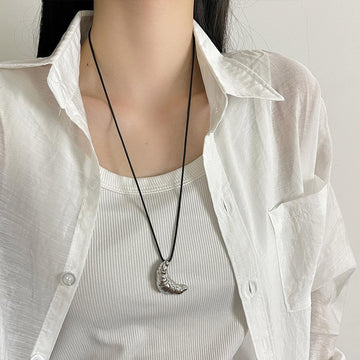 Kinsey Croissant Pendant Necklace [IM0I2UYZ]