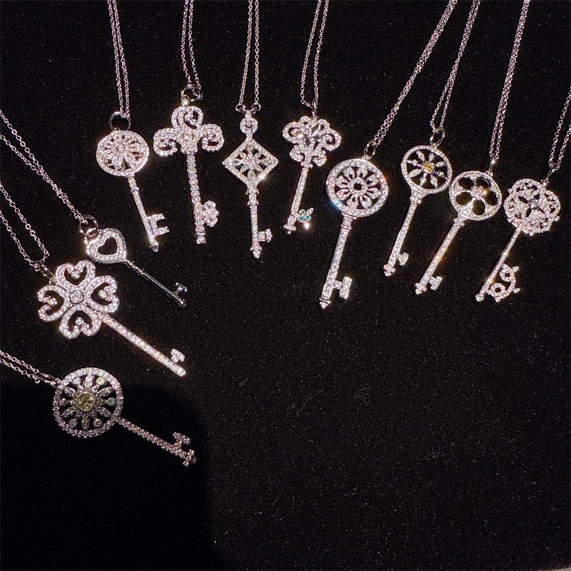Kinslee Sparkling Key Necklace [QX8LJAF4]