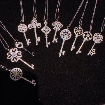 Kinslee Sparkling Key Necklace [QX8LJAF4]