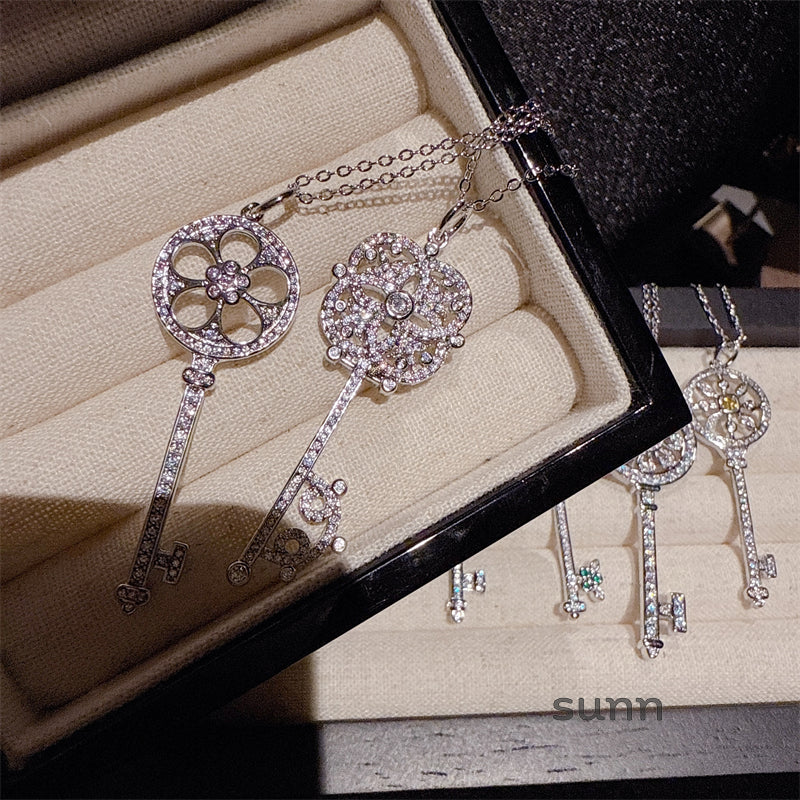 Kinslee Sparkling Key Necklace [83JVG7C6]