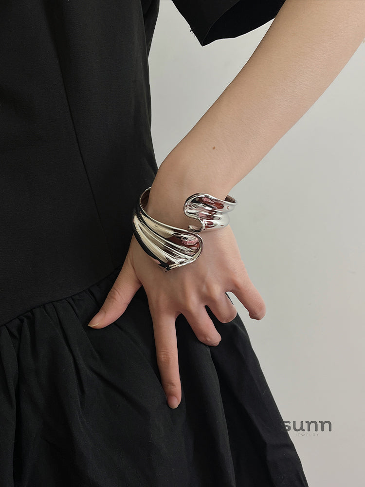 Kinsley Asymmetric Cuff Bracelet [WM18GWXM]