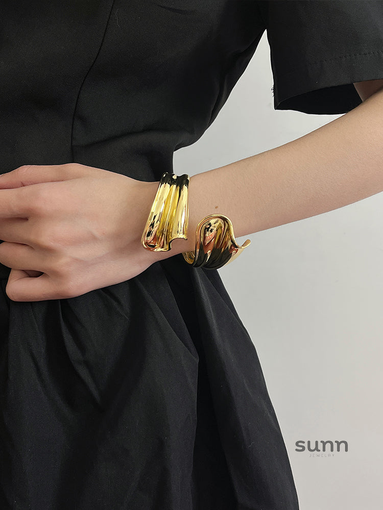 Kinsley Asymmetric Cuff Bracelet [HKGKXBJV]