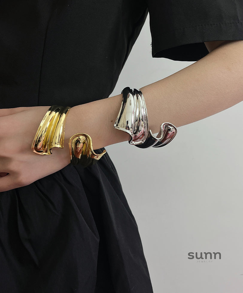 Kinsley Asymmetric Cuff Bracelet [VC9FR5SB]