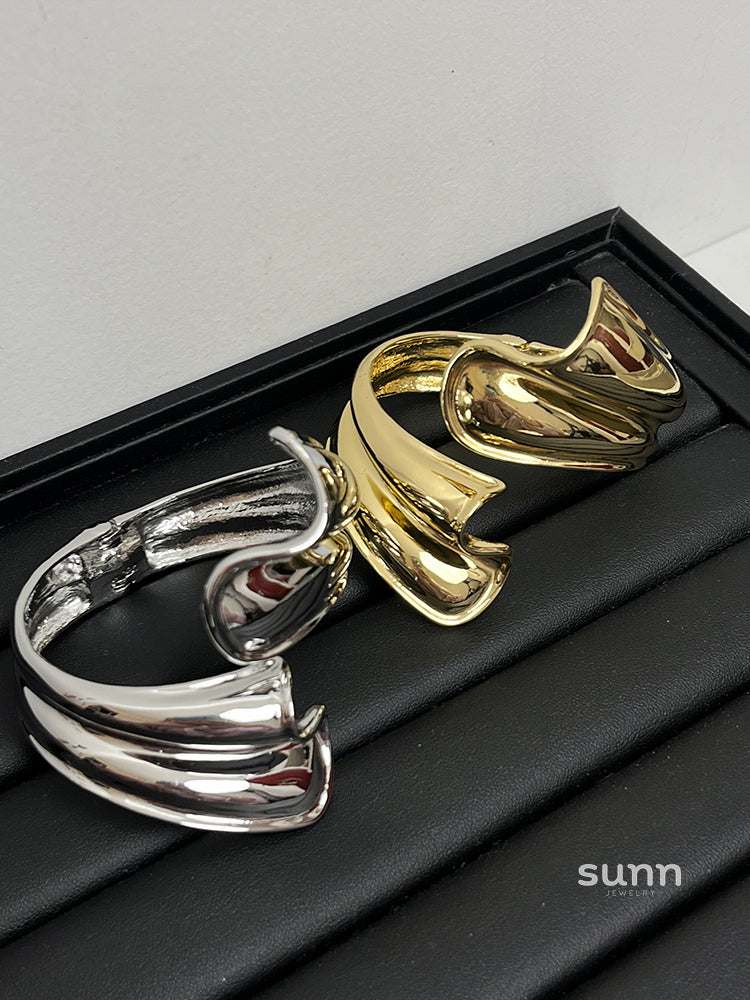 Kinsley Asymmetric Cuff Bracelet [3WQPDS6N]