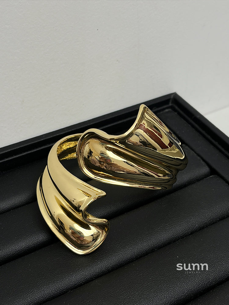 Kinsley Asymmetric Cuff Bracelet [P6896JHR]