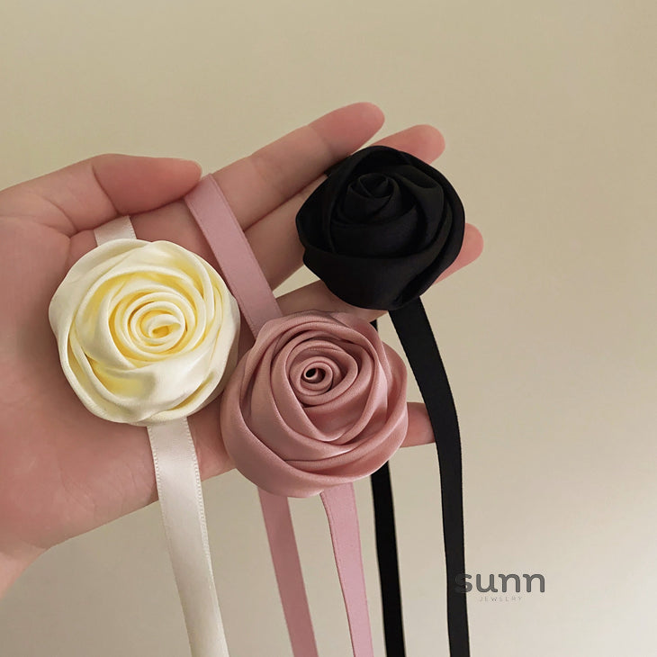 Kinzley Satin Rose Necklace [RX2H7LWN]