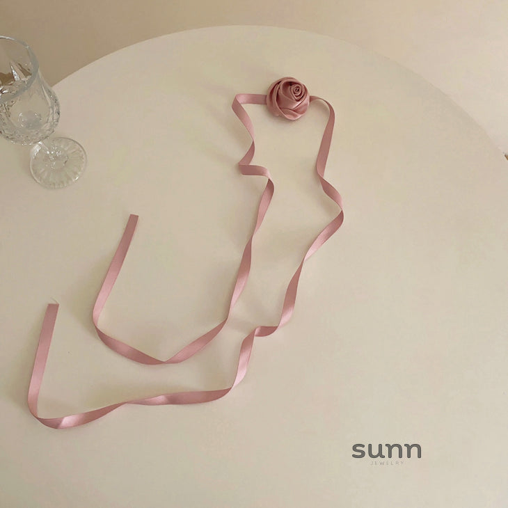 Kinzley Satin Rose Necklace [G0AW8IX0]