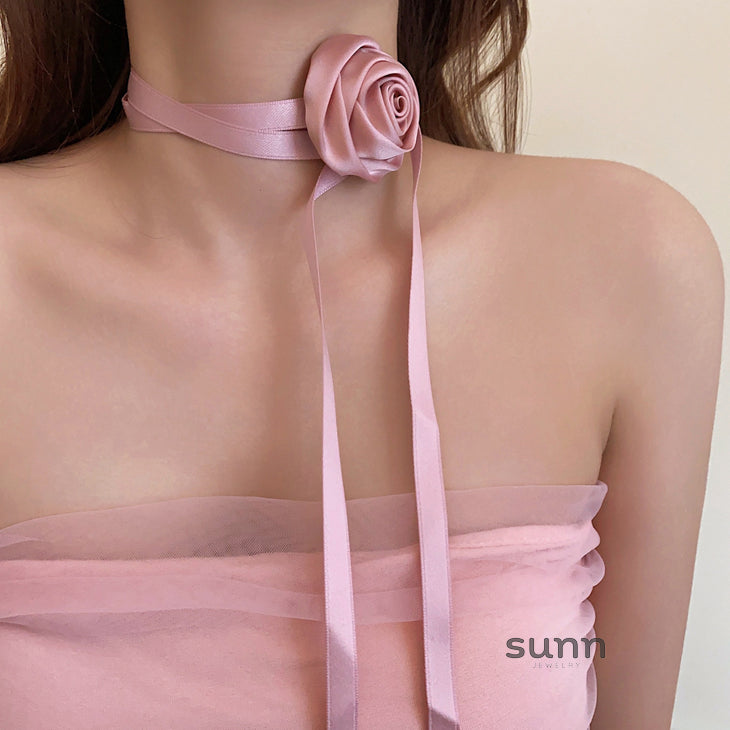 Kinzley Satin Rose Necklace [GRIROMYF]