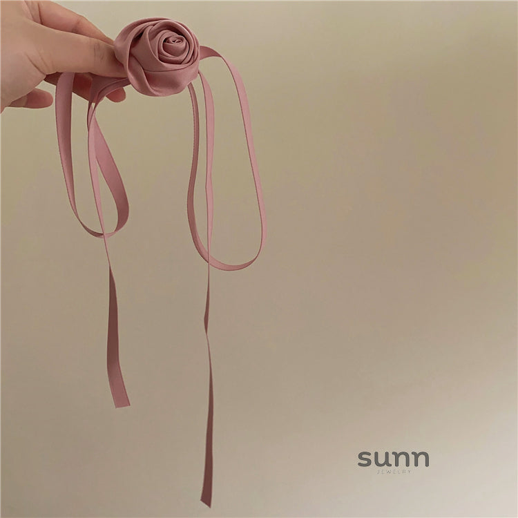 Kinzley Satin Rose Necklace [UQKHQG0L]