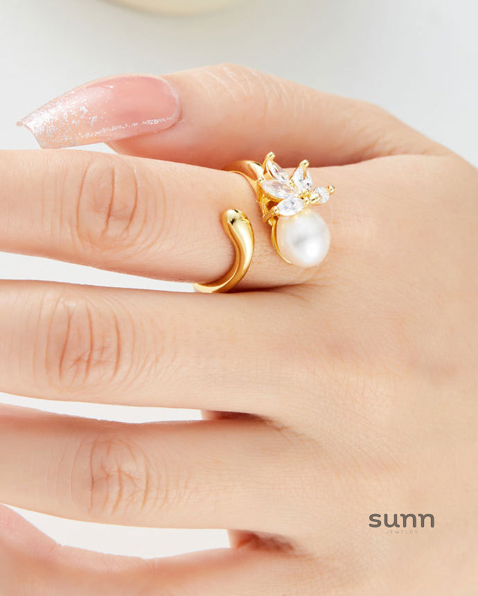 Kirra Serpent Pearl Ring [C1M9HCKN]