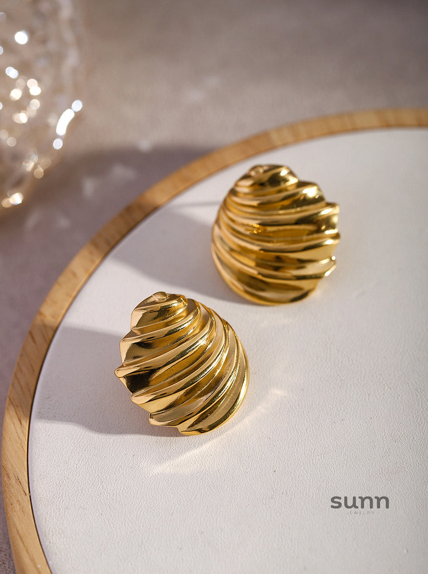Klaudia Twisted Gold Earrings [5CRHF18L]