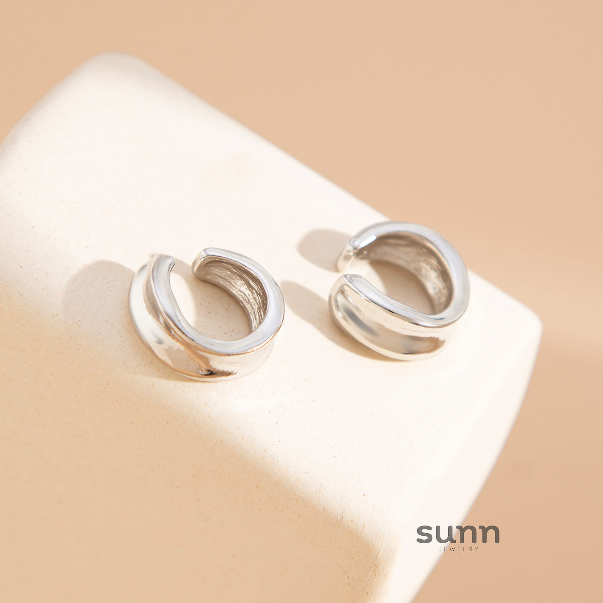 Koa Glossy Geometric Ear Clip [UACG5YIO]
