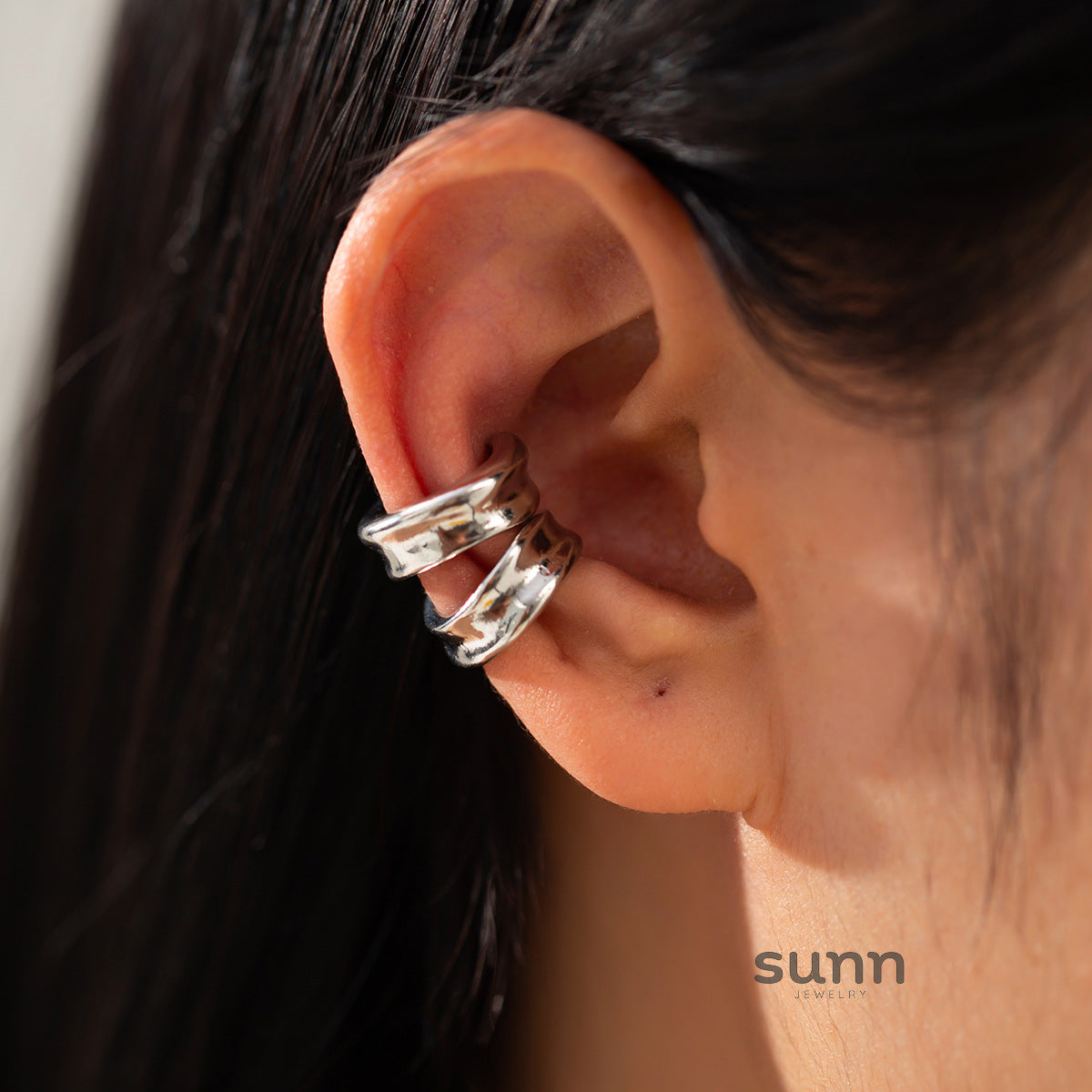 Koa Glossy Geometric Ear Clip [JHN9WWTP]