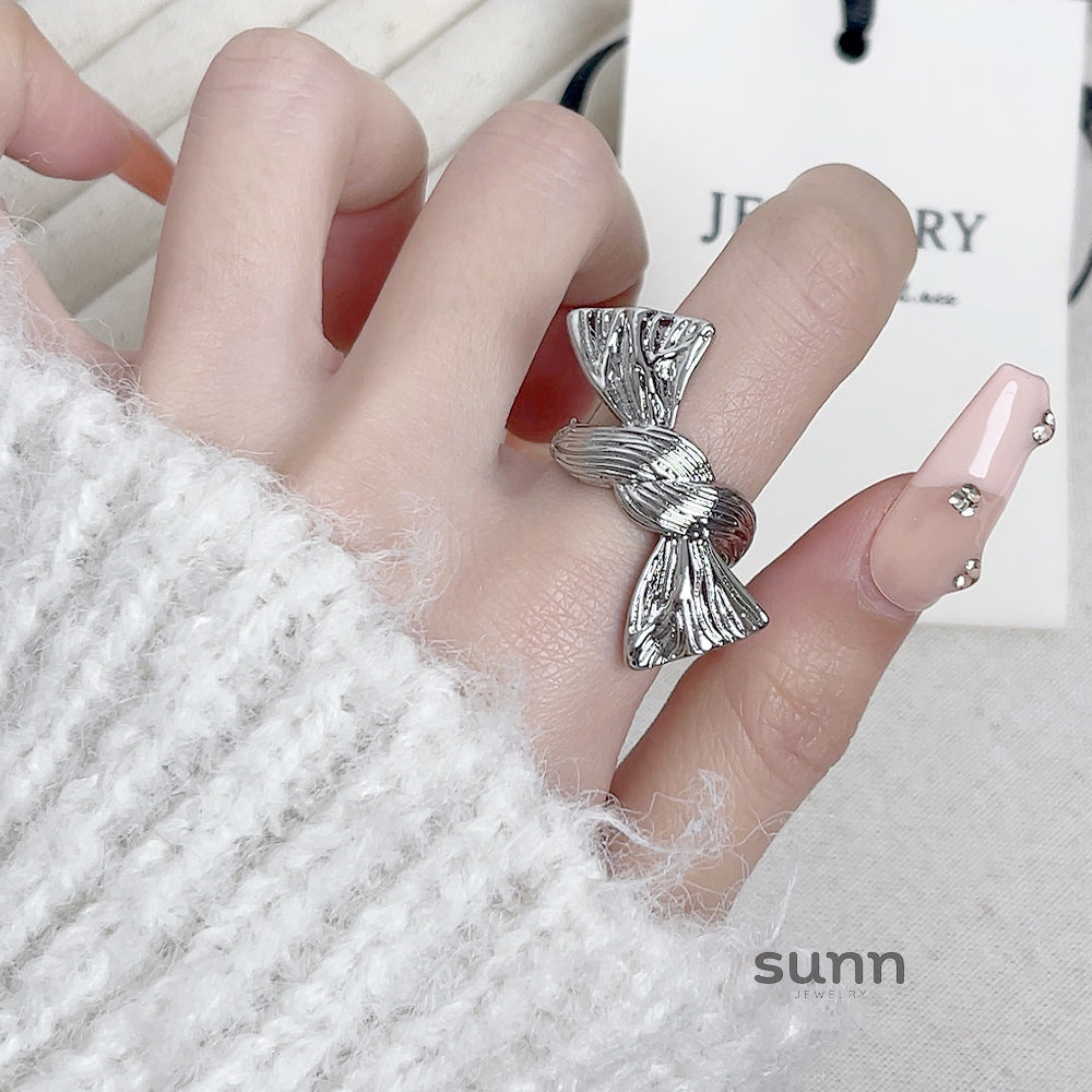 Kodie Sculptural Bow Jewelry [8CL6NW30]