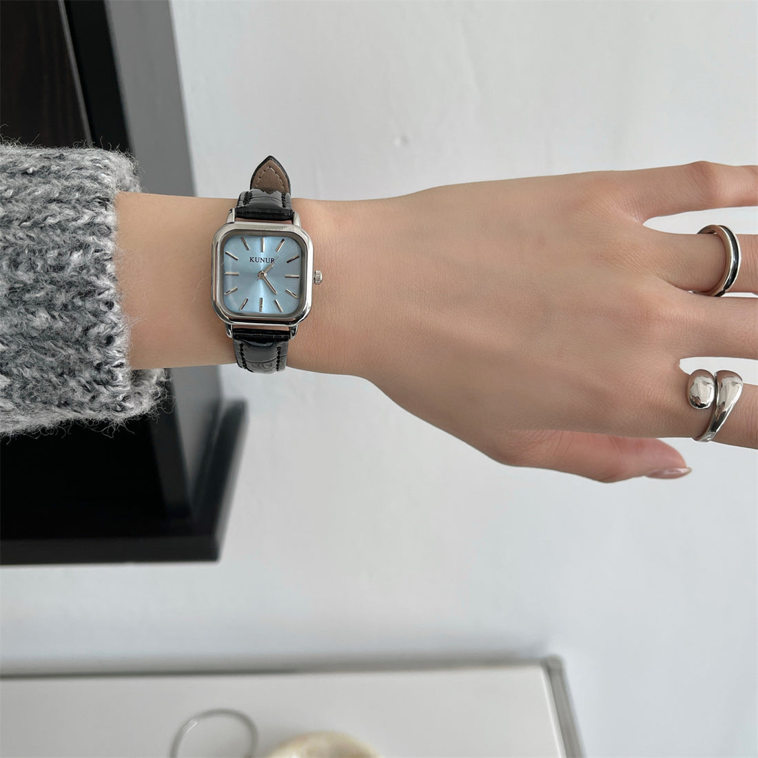 Koi Minimalist Square Watch [17NZ2HP2]