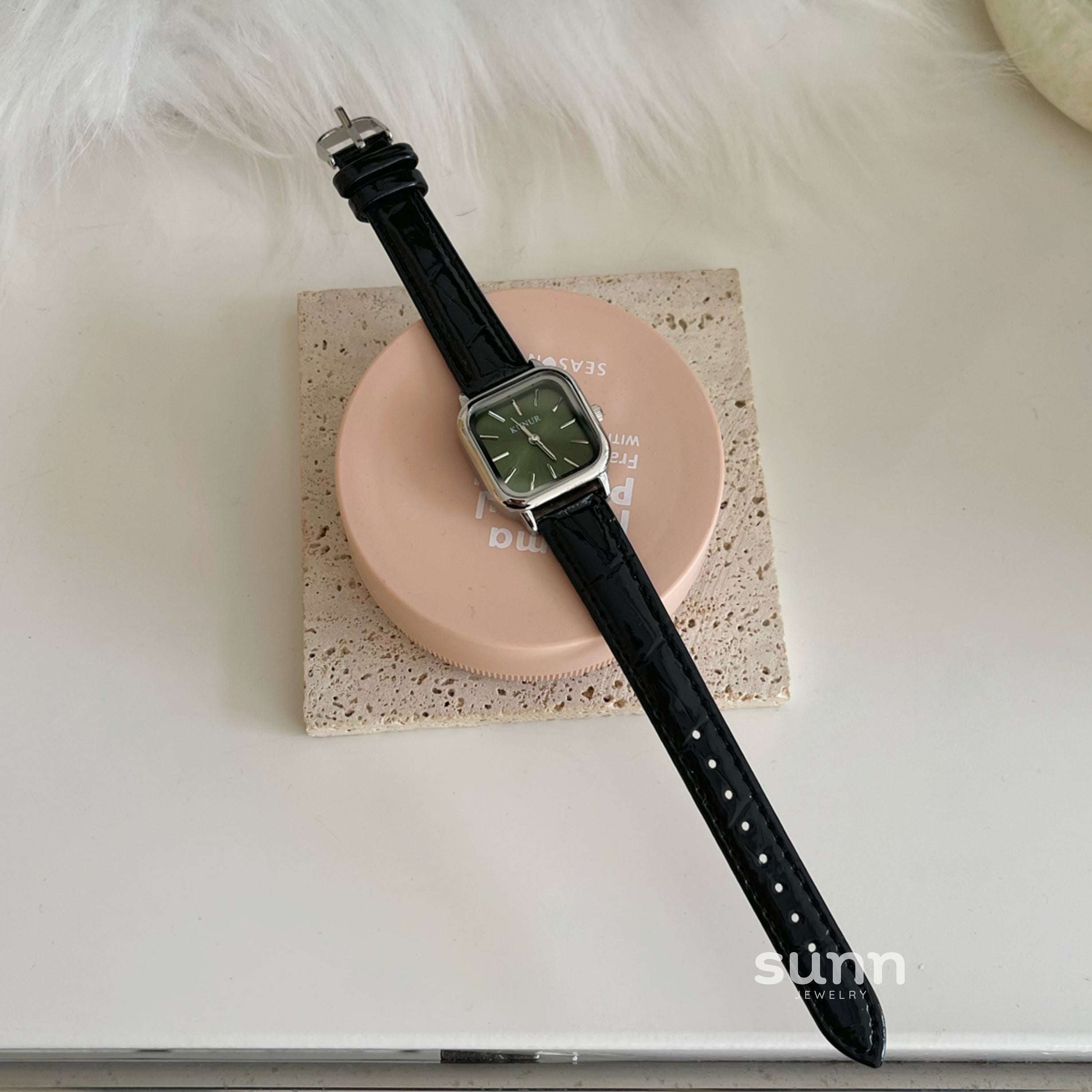 Koi Minimalist Square Watch [HNFPYBOQ]