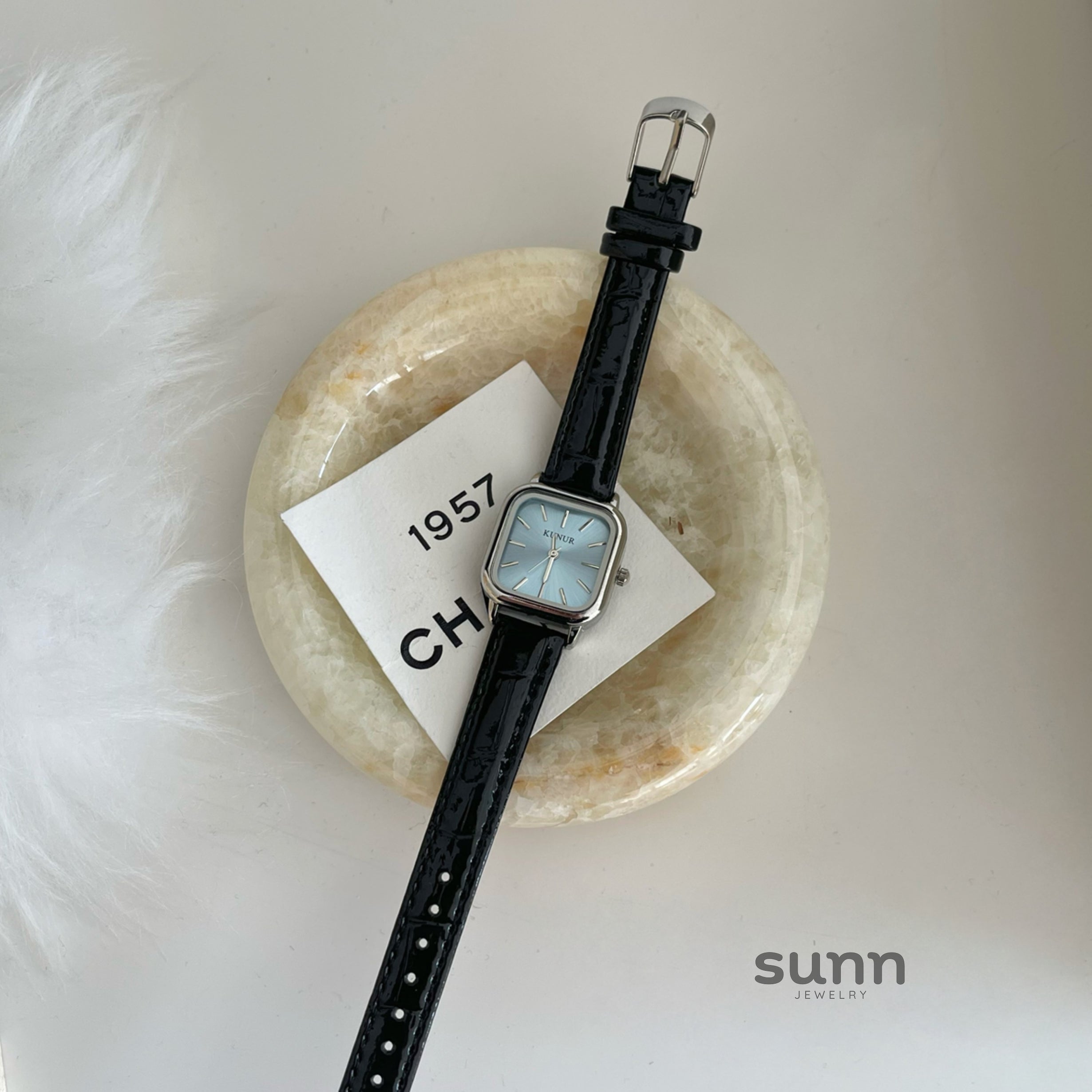 Koi Minimalist Square Watch [D6C2W8DE]