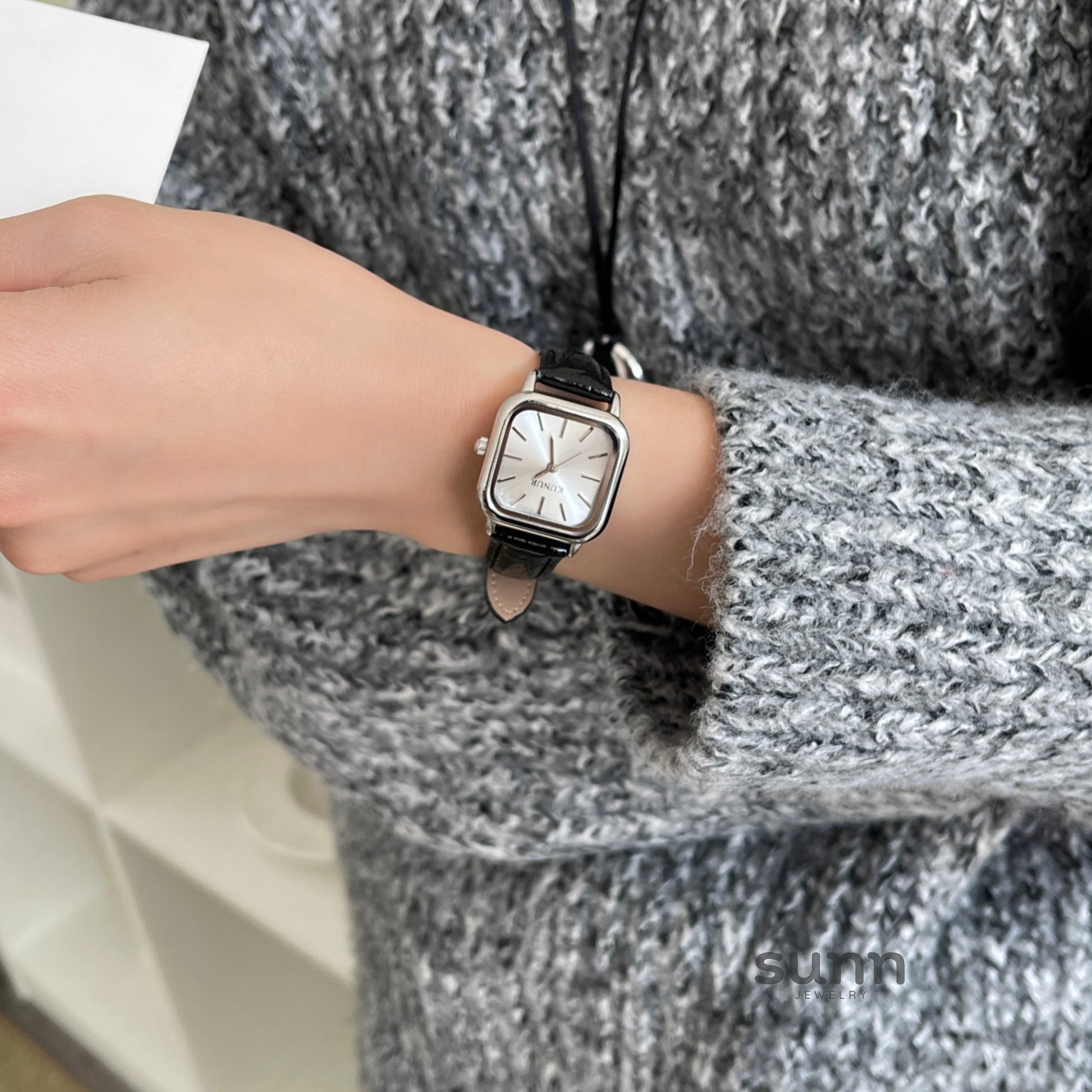Koi Minimalist Square Watch [JKA4TKQT]