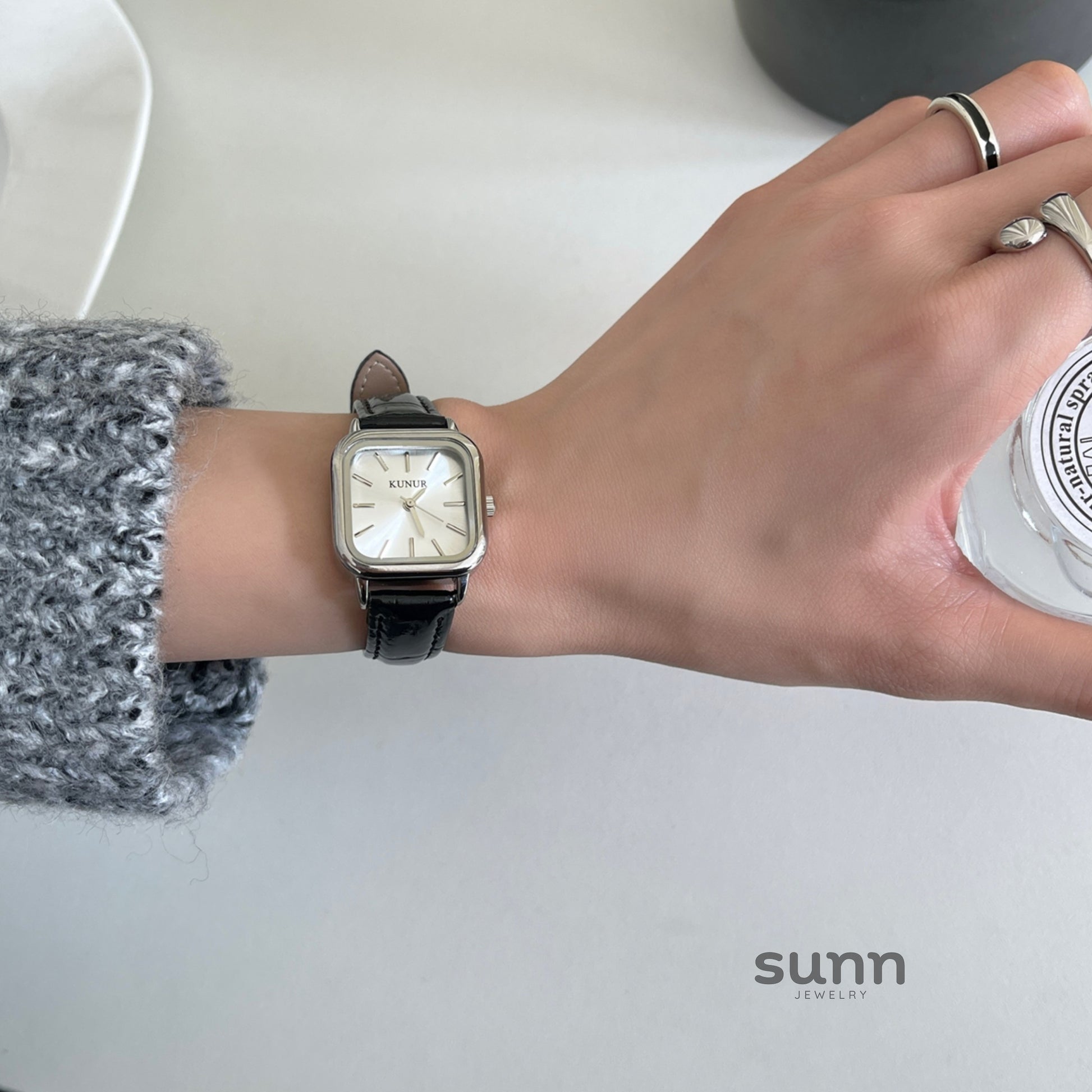 Koi Minimalist Square Watch [J1JD9TMW]