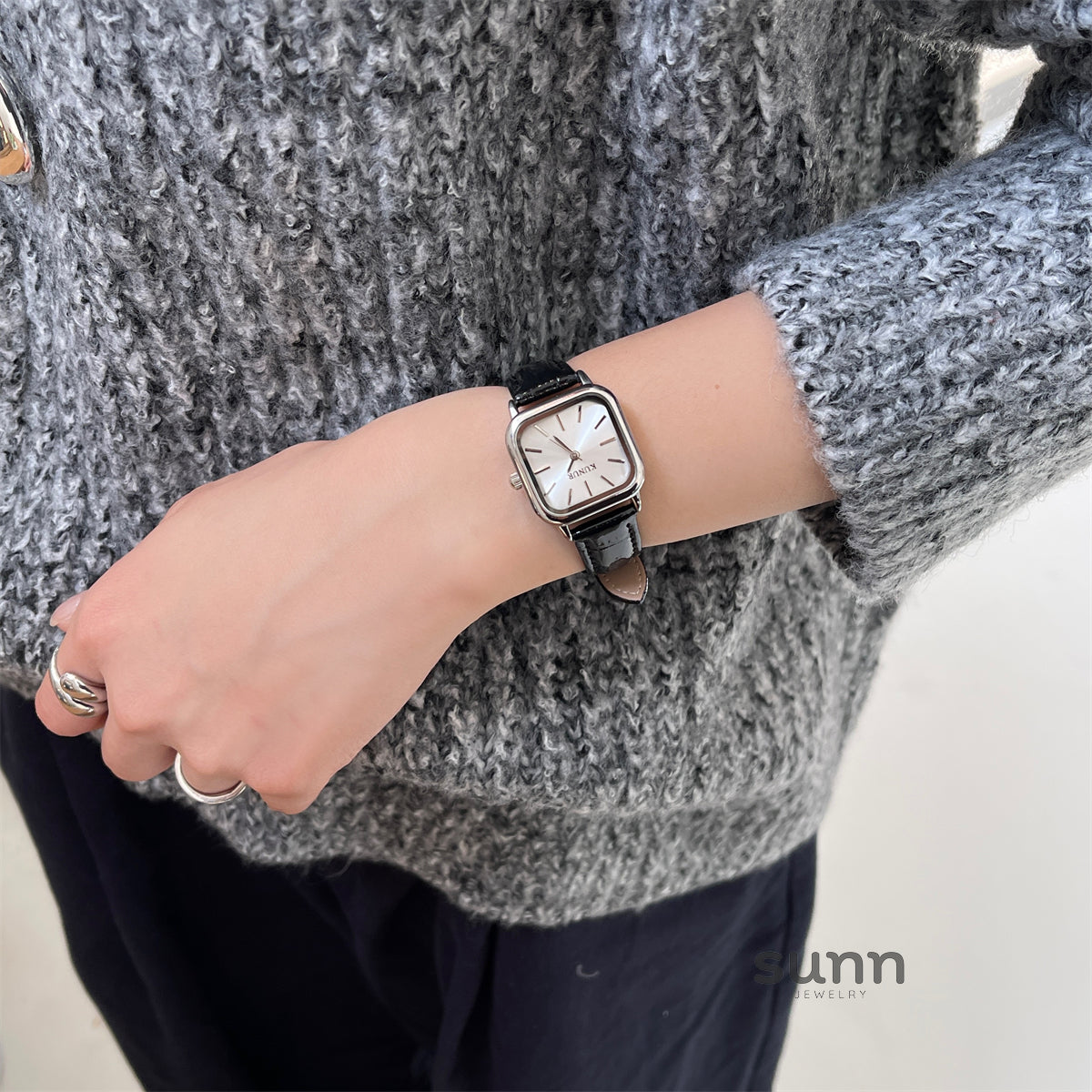 Koi Minimalist Square Watch [NM5VJVMA]