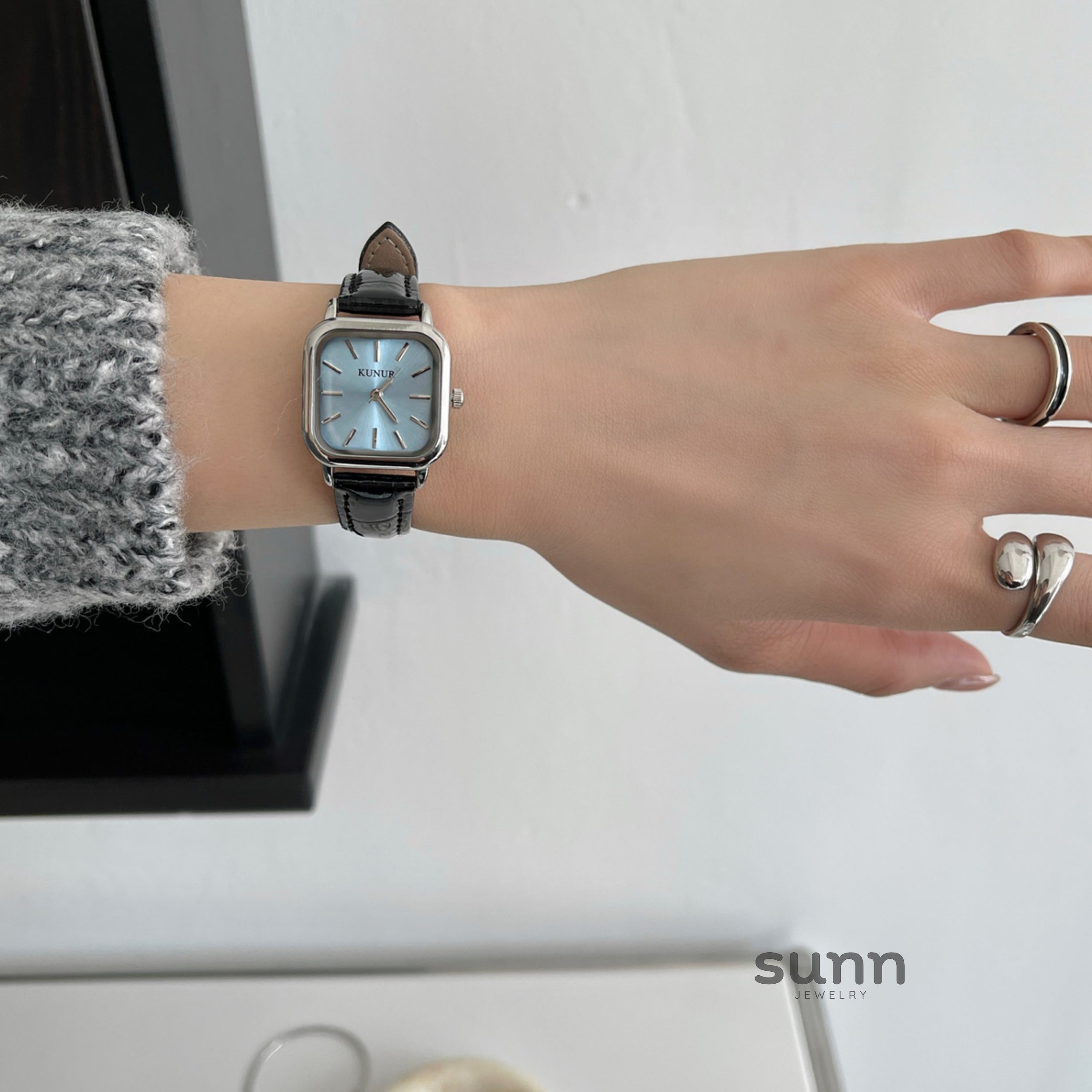 Koi Minimalist Square Watch [F1PVK55T]