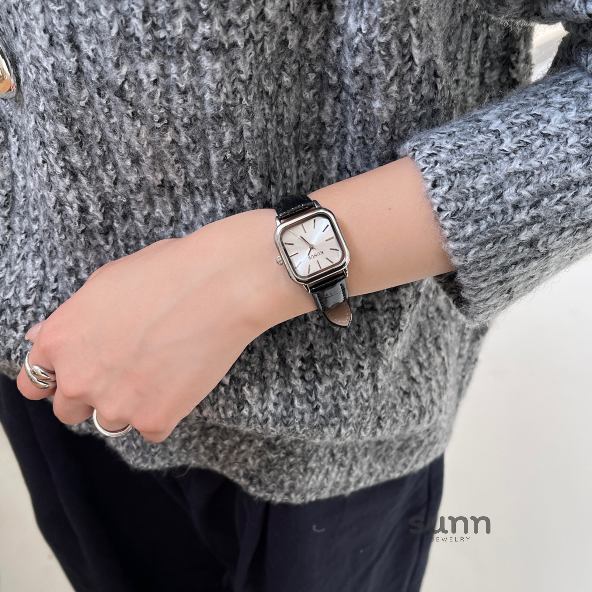 Koi Minimalist Square Watch [8HCN5H61]