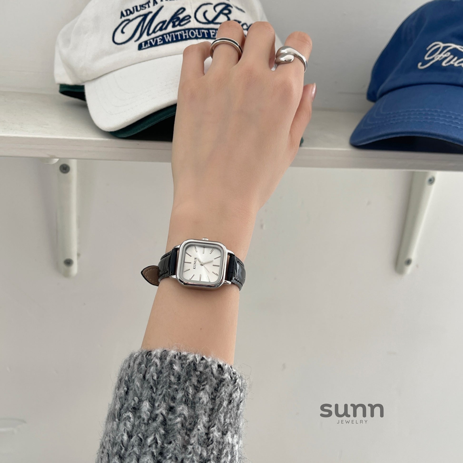 Koi Minimalist Square Watch [X4OYAIU5]