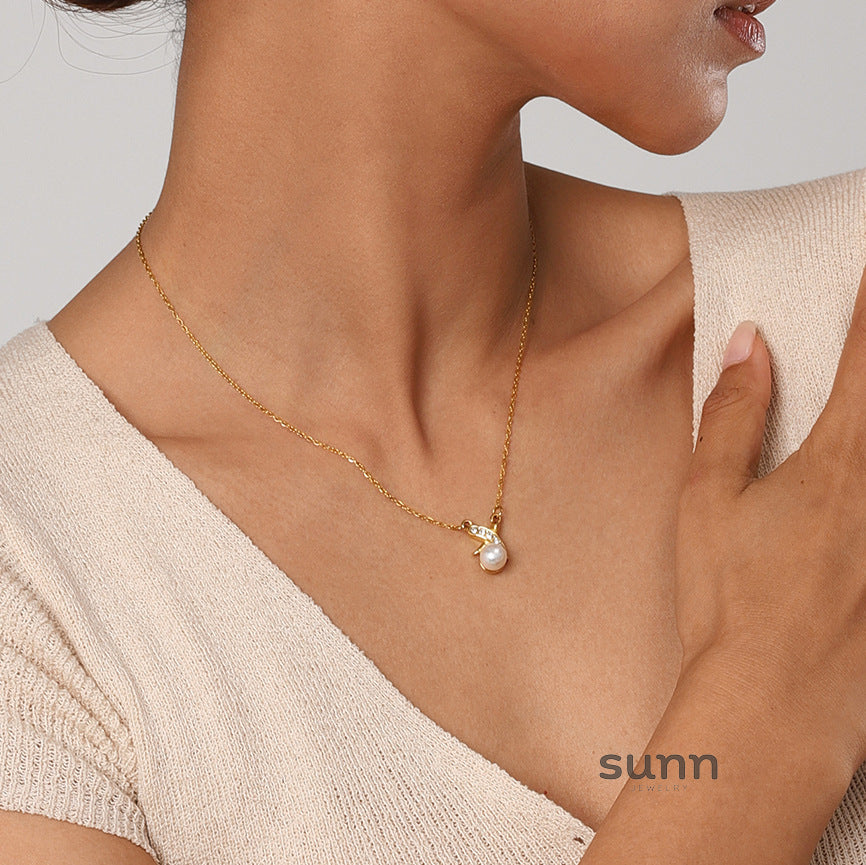 Kolbi Layered Pearl Cross Necklace [ZX40SN85]