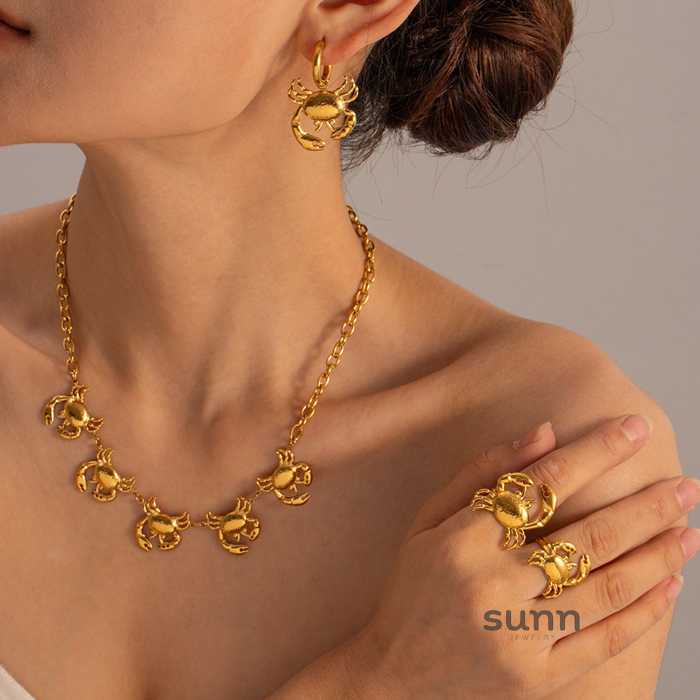 Kollins Crab Charm Hoop Earrings [AFVGPBAS]