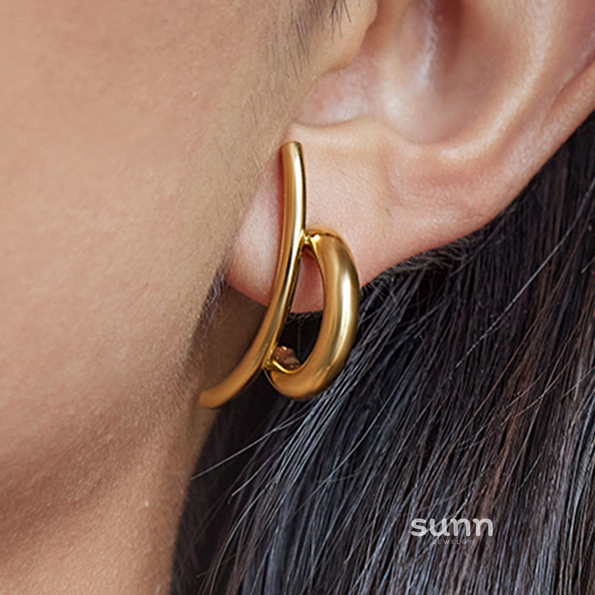 Kollins Double C Crystal Earrings [WLJ106A1]