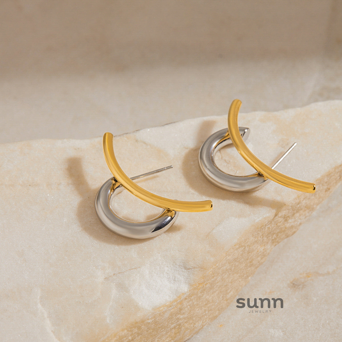 Kollins Double C Crystal Earrings [KS9FAVUQ]