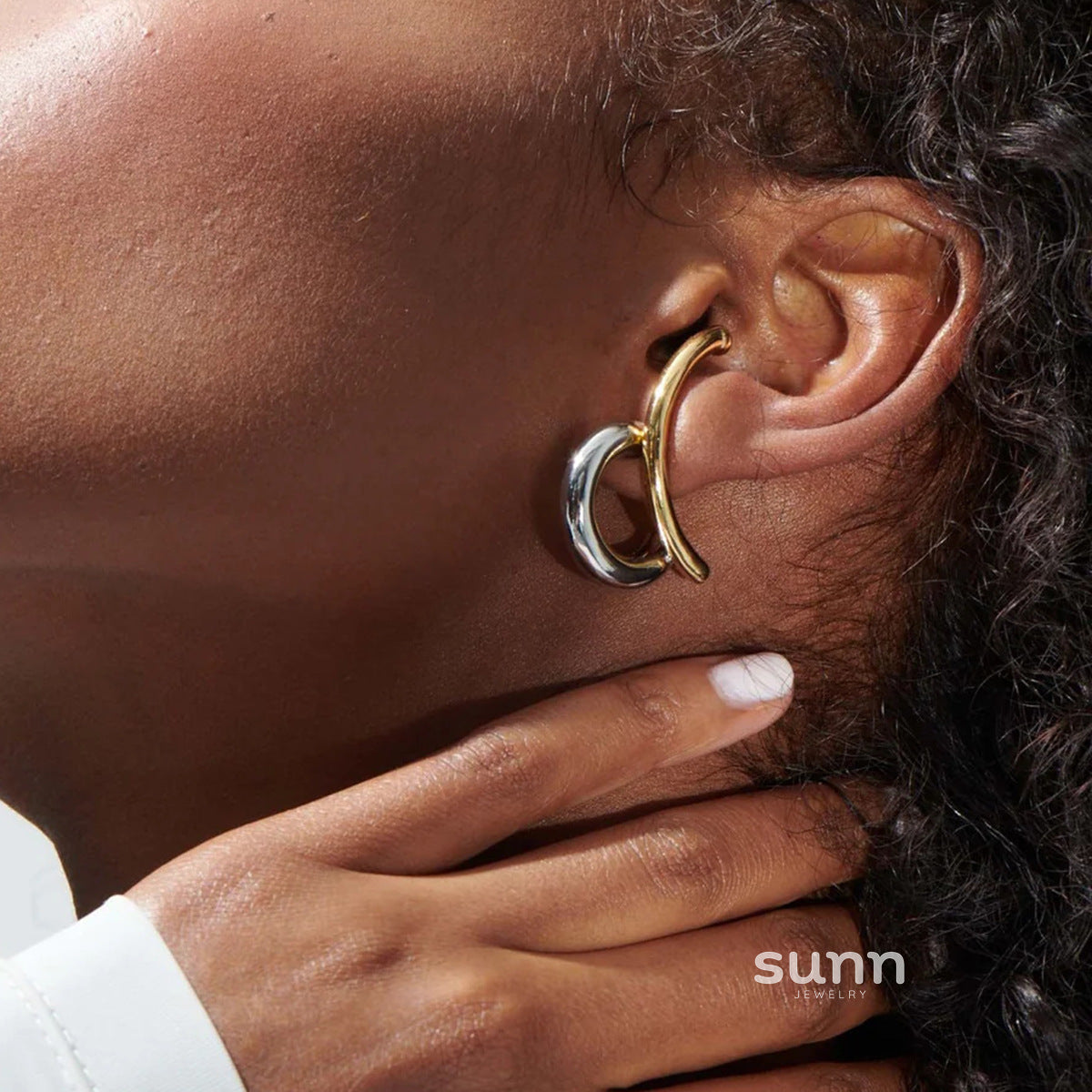 Kollins Double C Crystal Earrings [EXENT65R]