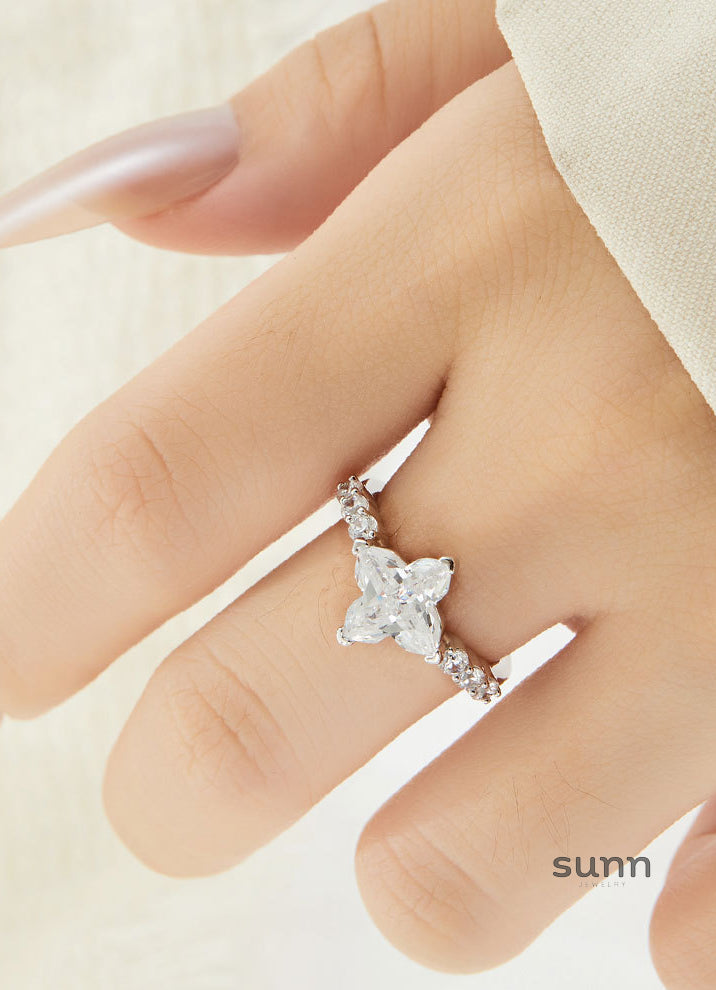 Koralee Starburst Zircon Ring [2ULMAWXX]