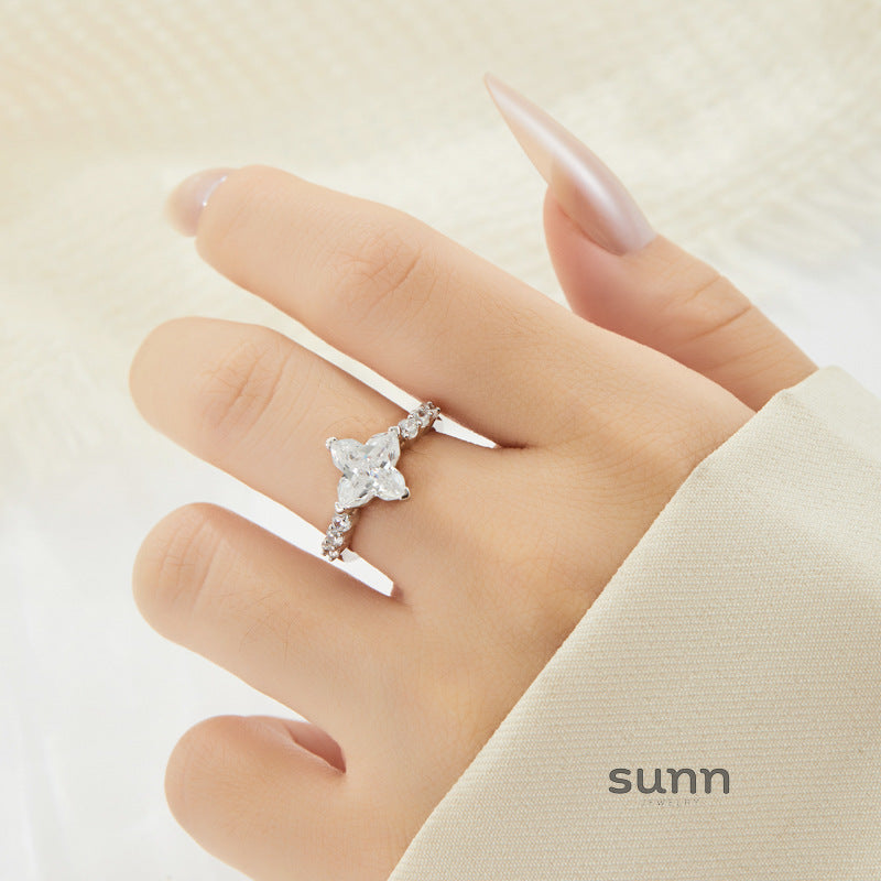 Koralee Starburst Zircon Ring [O1KIJJM5]