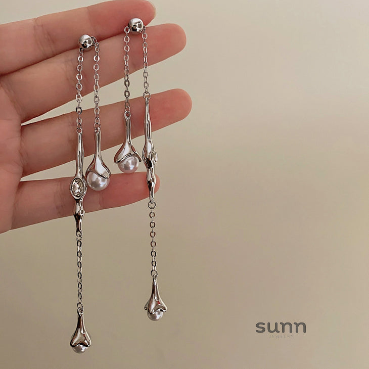 Koralynn Baroque Pearl Tassel Earrings [A6AQOSF3]