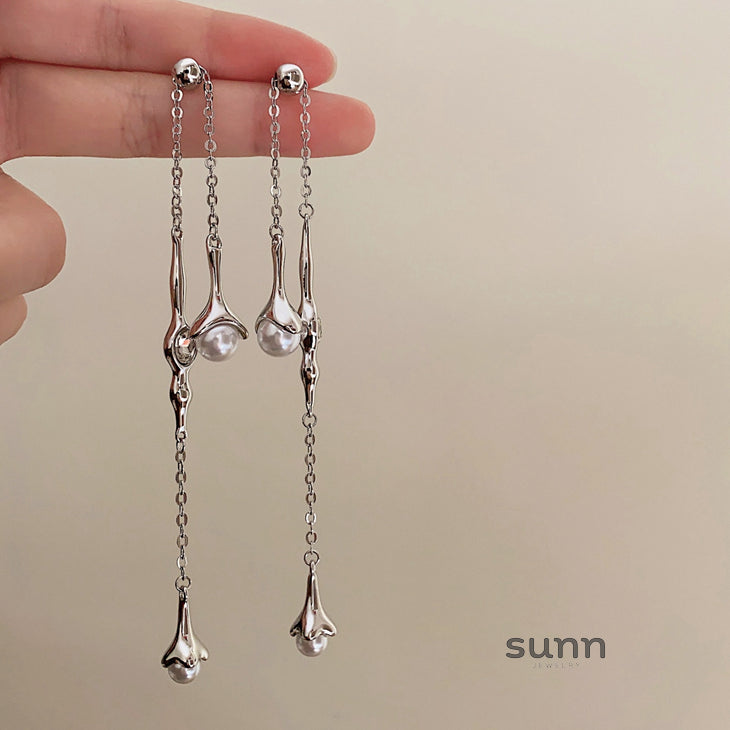 Koralynn Baroque Pearl Tassel Earrings [9W38ZIXJ]
