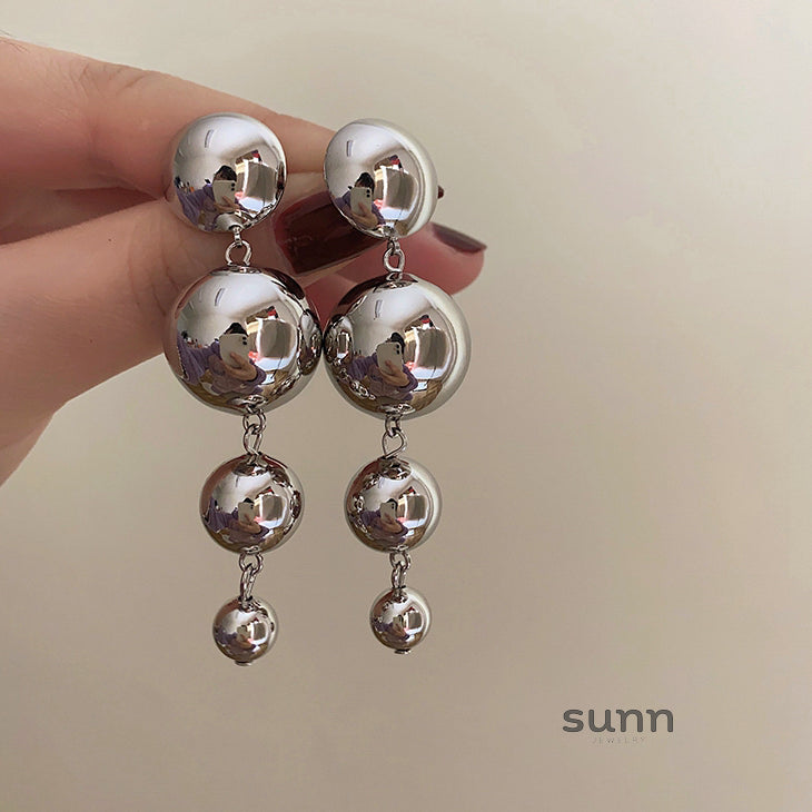 Korie Statement Ball Earrings [HF5A9WEZ]