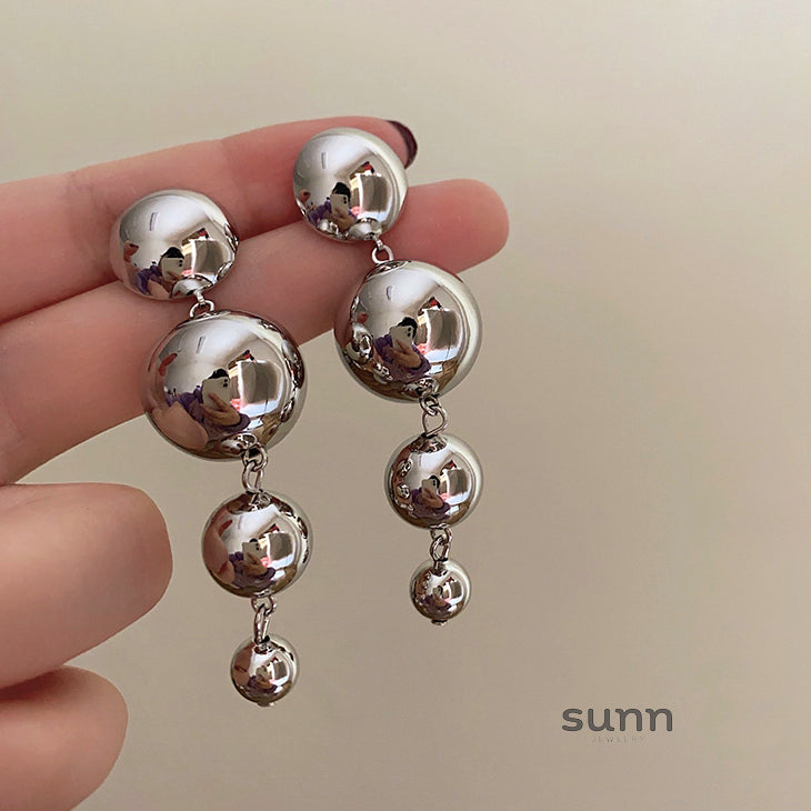 Korie Statement Ball Earrings [LO8ZMTH5]
