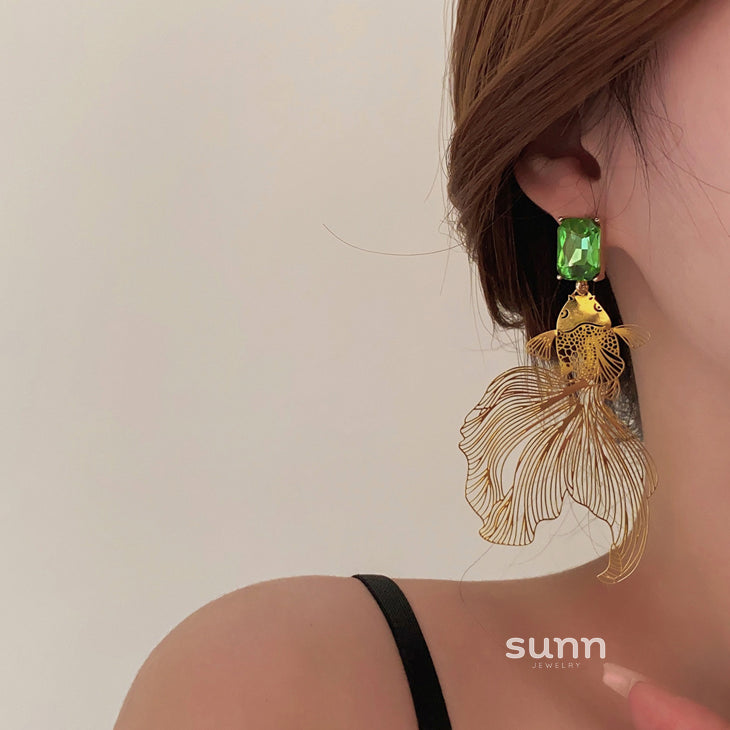 Kourtlyn Exaggerated Koi Earrings [GR64AIVP]