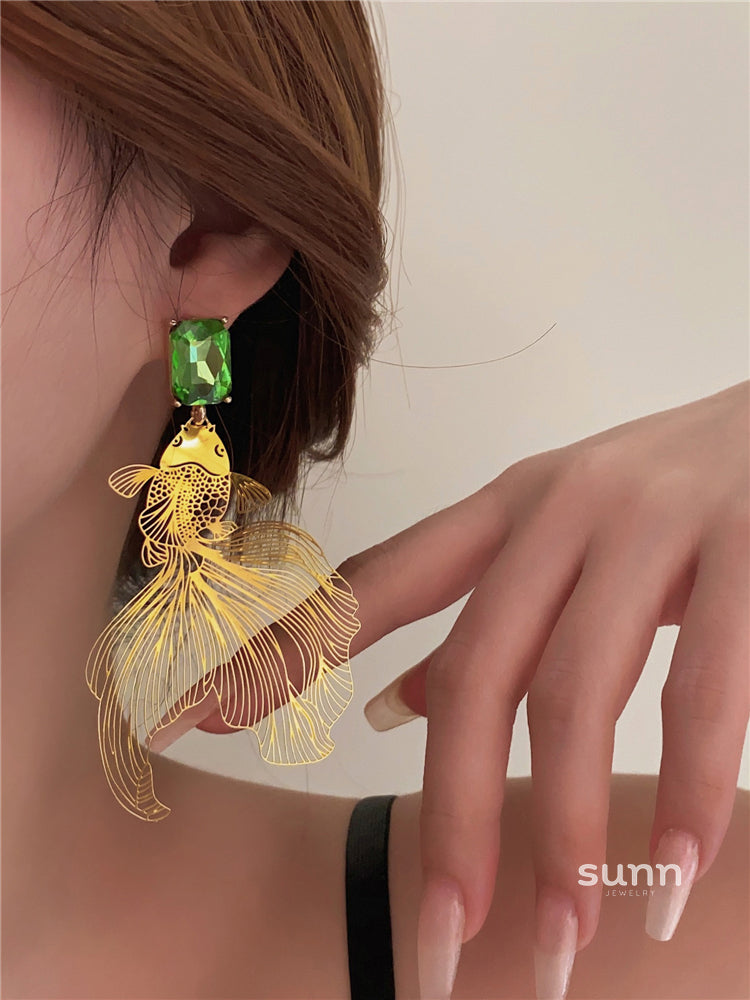 Kourtlyn Exaggerated Koi Earrings [X354BIZH]