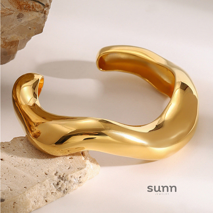 Kourtney Sleek Cuff Bracelet [TS631WUW]