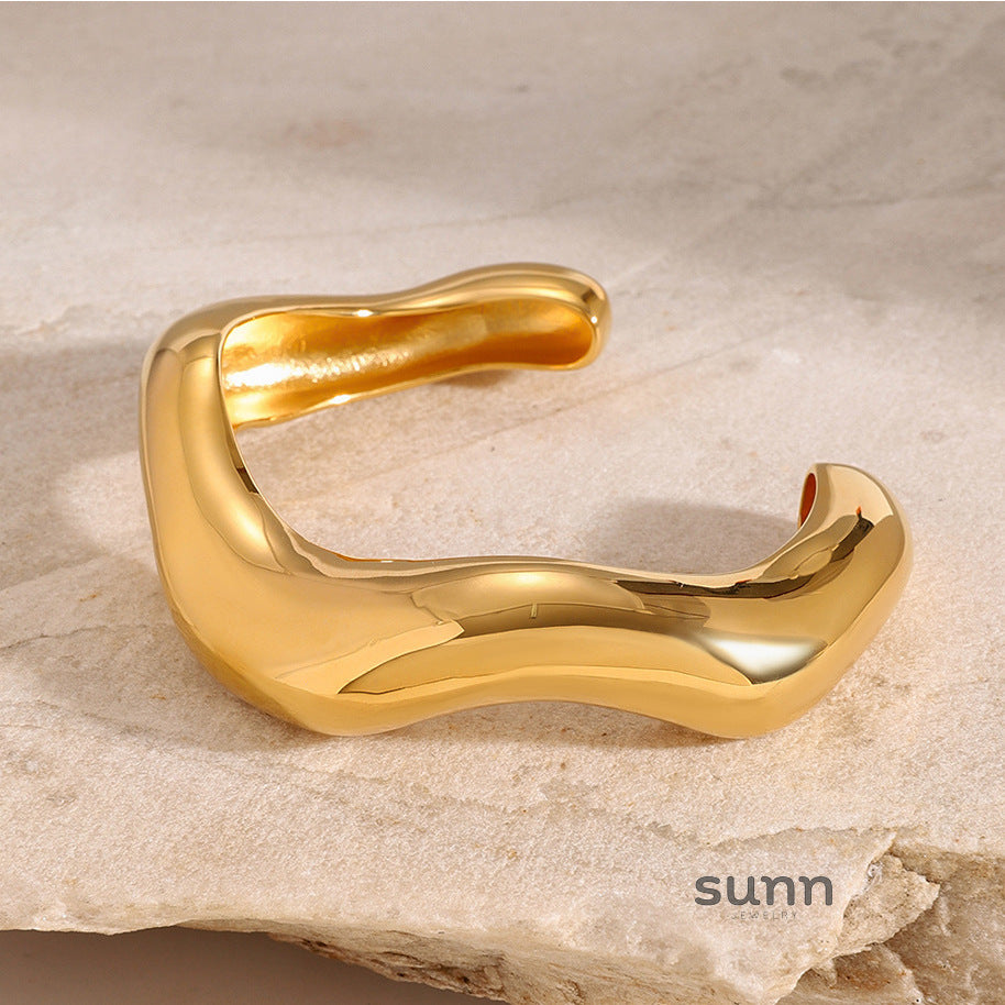 Kourtney Sleek Cuff Bracelet [DAOVKQBI]