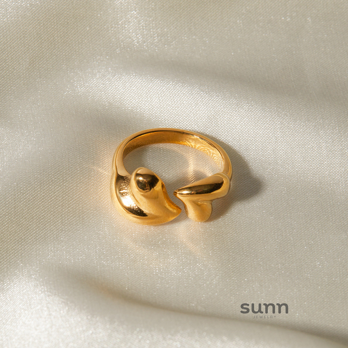 Kree Asymmetric Heart Open Ring [HAGNCH9Z]