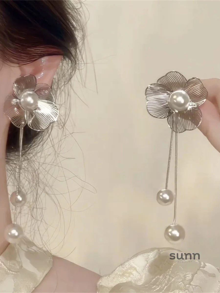 Kristal Floral Pearl Dangle Earrings