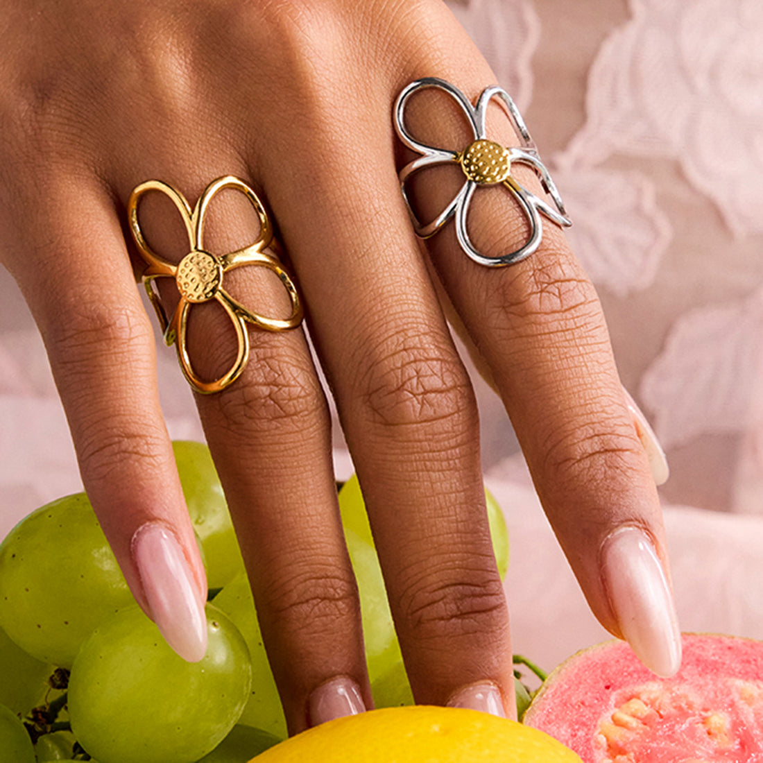 Kristi Floral Pearl Ring Set [0DVTW76Z]