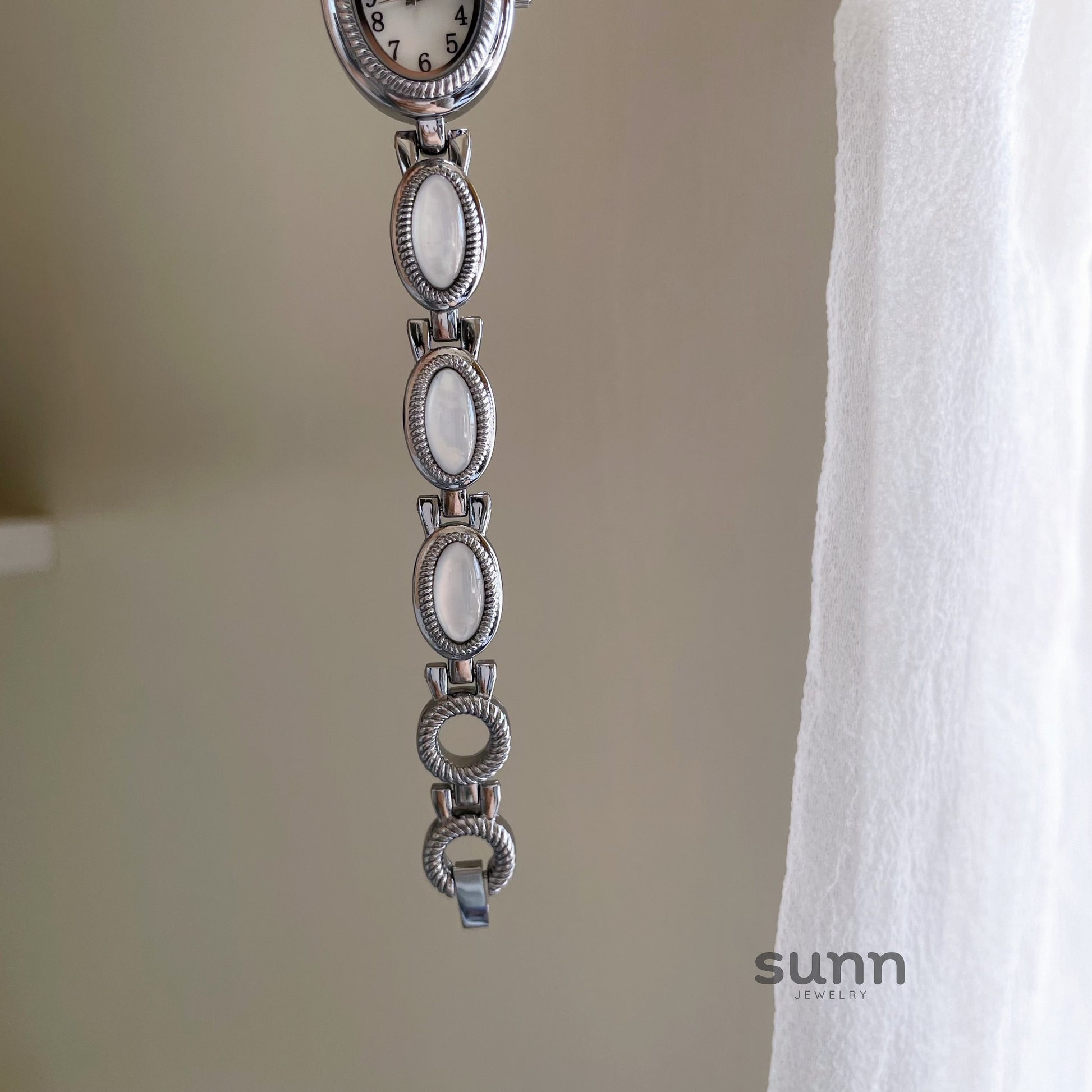Kristianna Oval Pearl Watch [LE7F9FWK]