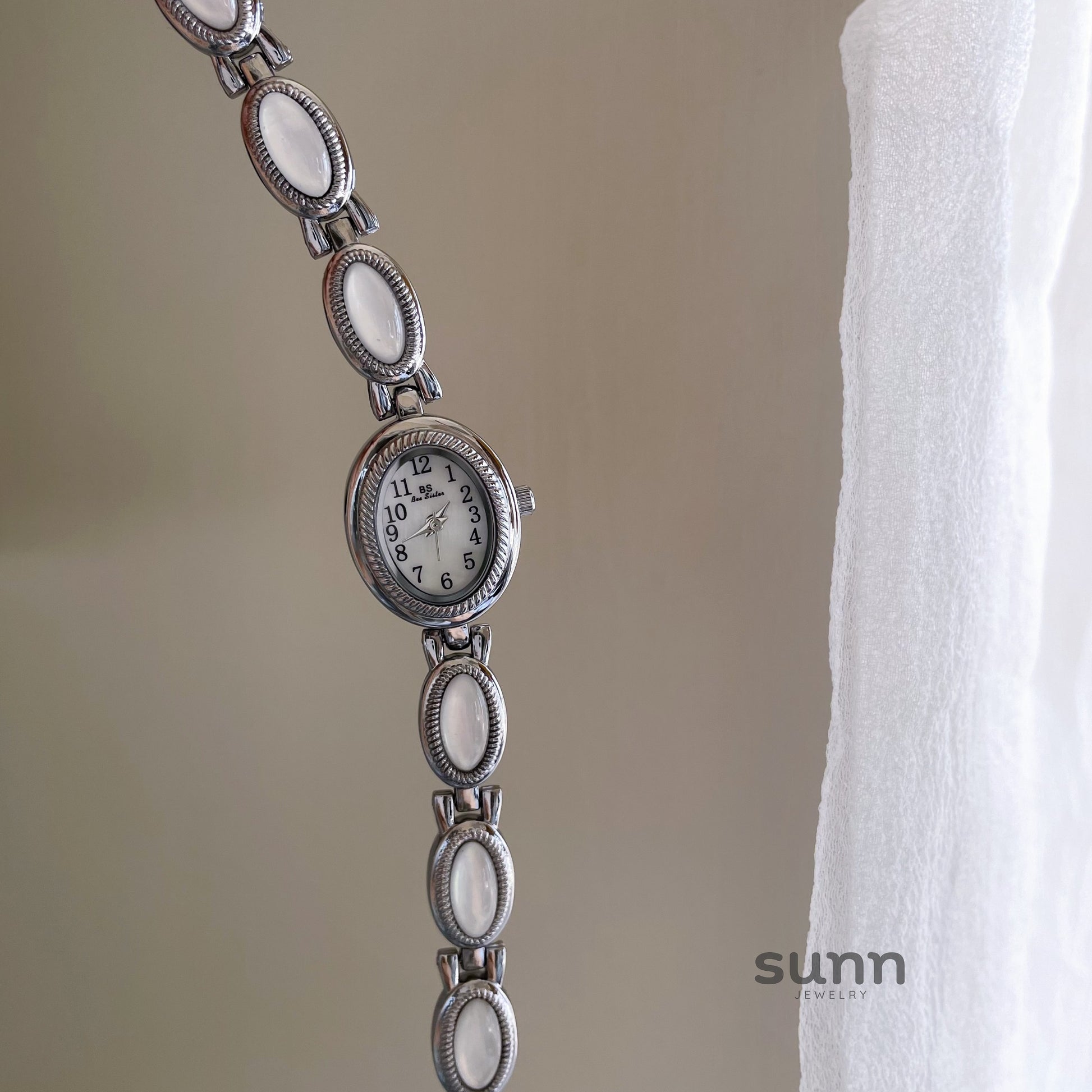 Kristianna Oval Pearl Watch [M6HMN5UW]