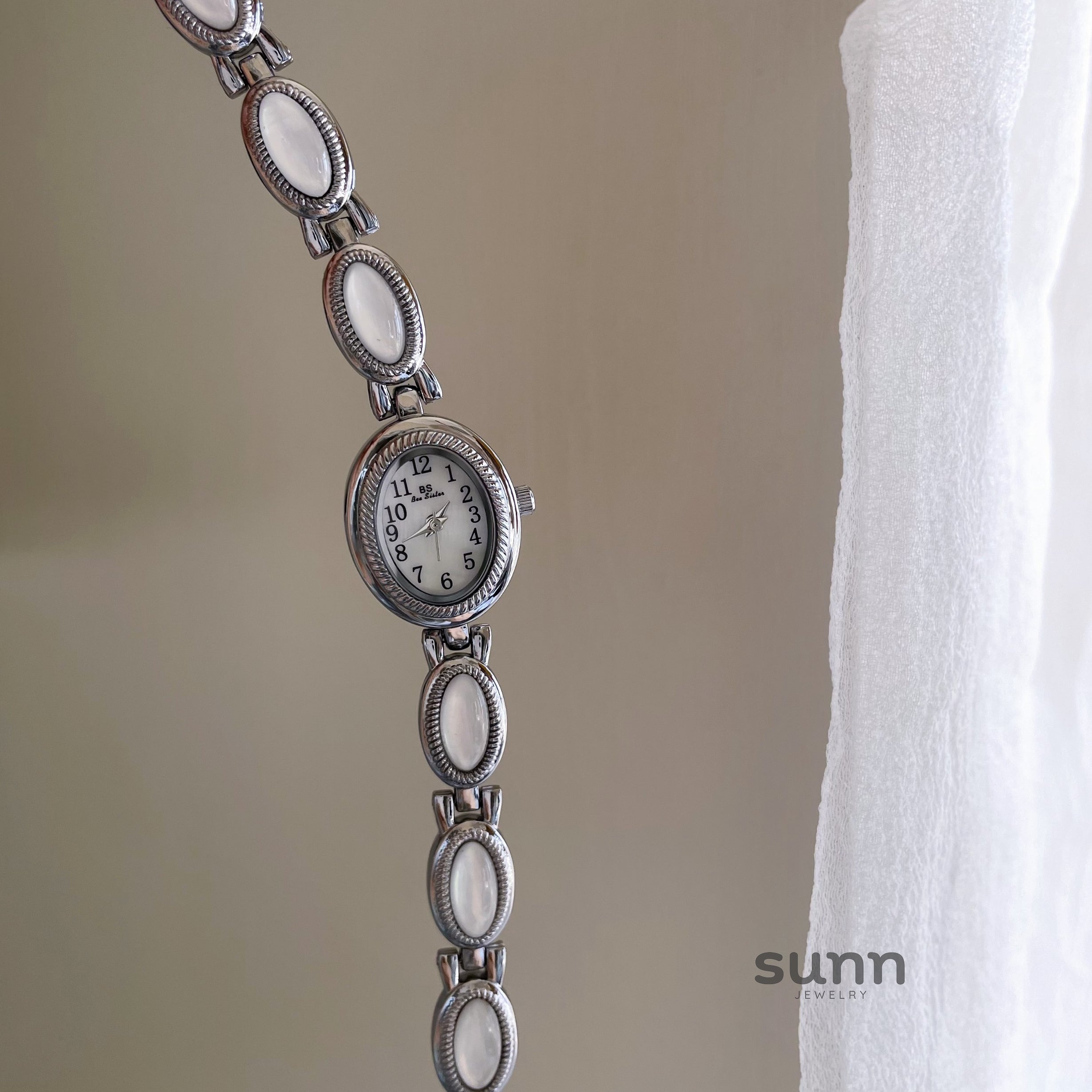 Kristianna Oval Pearl Watch [M6HMN5UW]